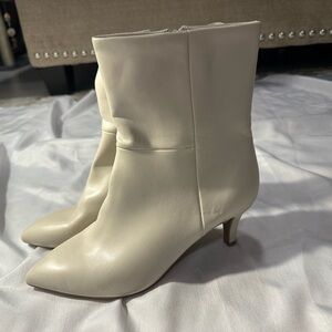 Dolce Vita Elegant Cream Ankle Boots NWOT
